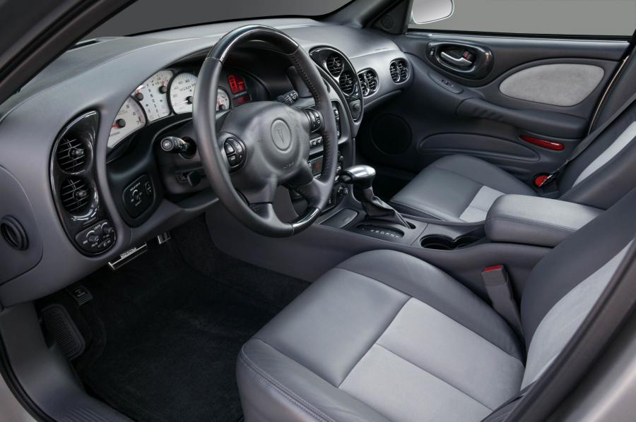  Pontiac Bonneville GXP 2004 года  (фото 9 из 26)